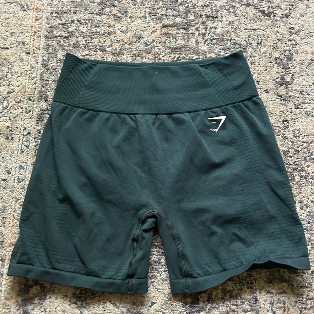 GREEN GYMSHARK BIKER SHORTS